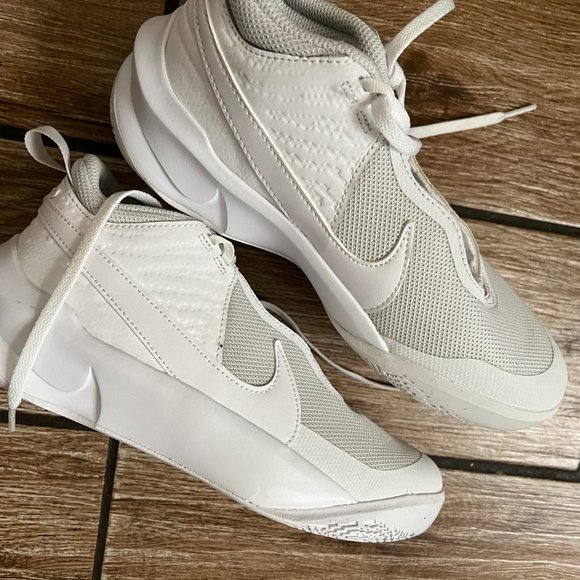 Nike Team Hustle D 10 (Big Kid) | size 5 - Picture 1 of 5